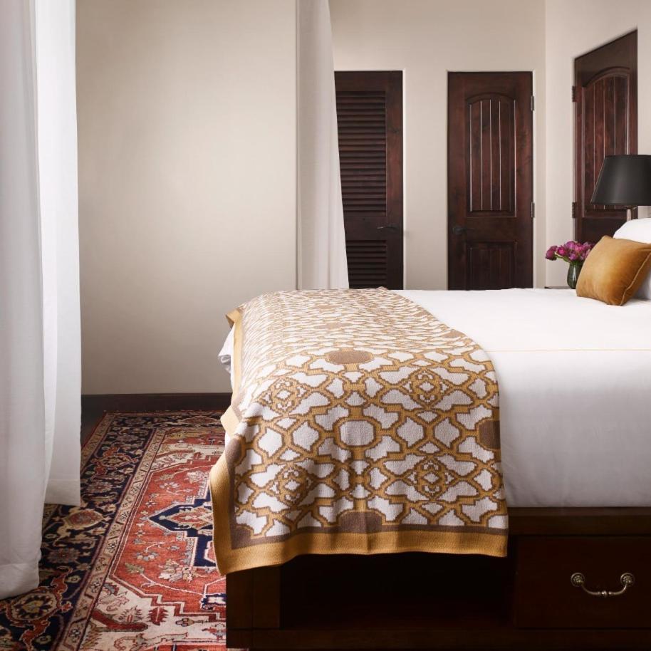 Plaza La Reina Hotel 4*