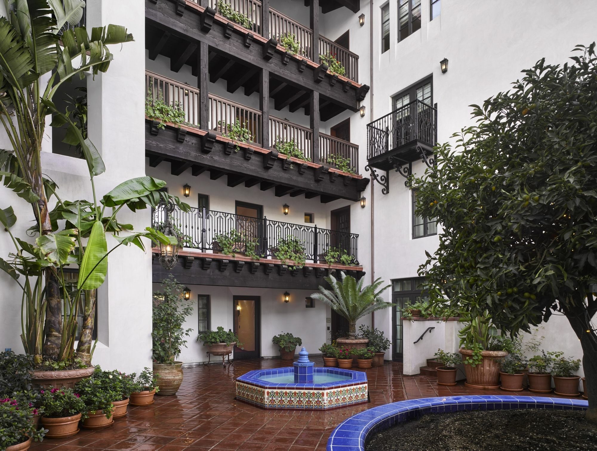 Hotel Plaza La Reina